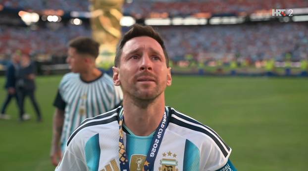 SUZE VELIKANA Messi neutješno plakao nakon finala! Znači li to i konačan oproštaj od Argentine?
