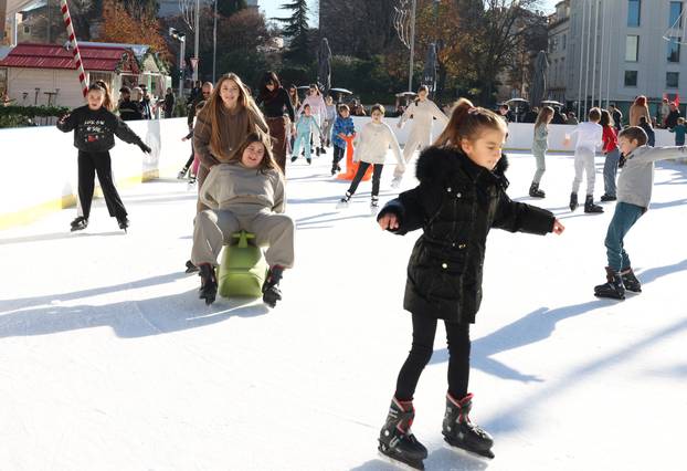 Šibenik: Klizalište na Adventuri puno kliza?a