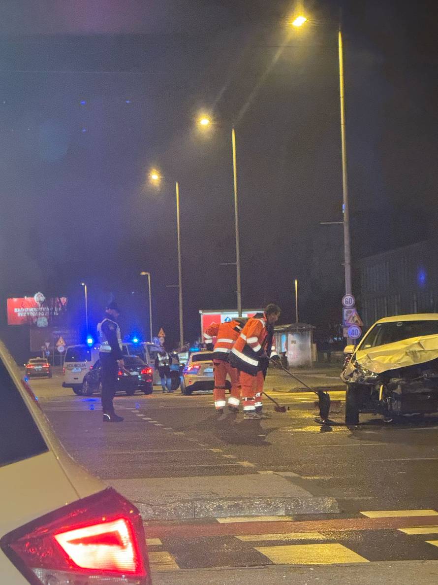 FOTO Divljao Zagrebom i prošao kroz crveno. Naletio je na auto!