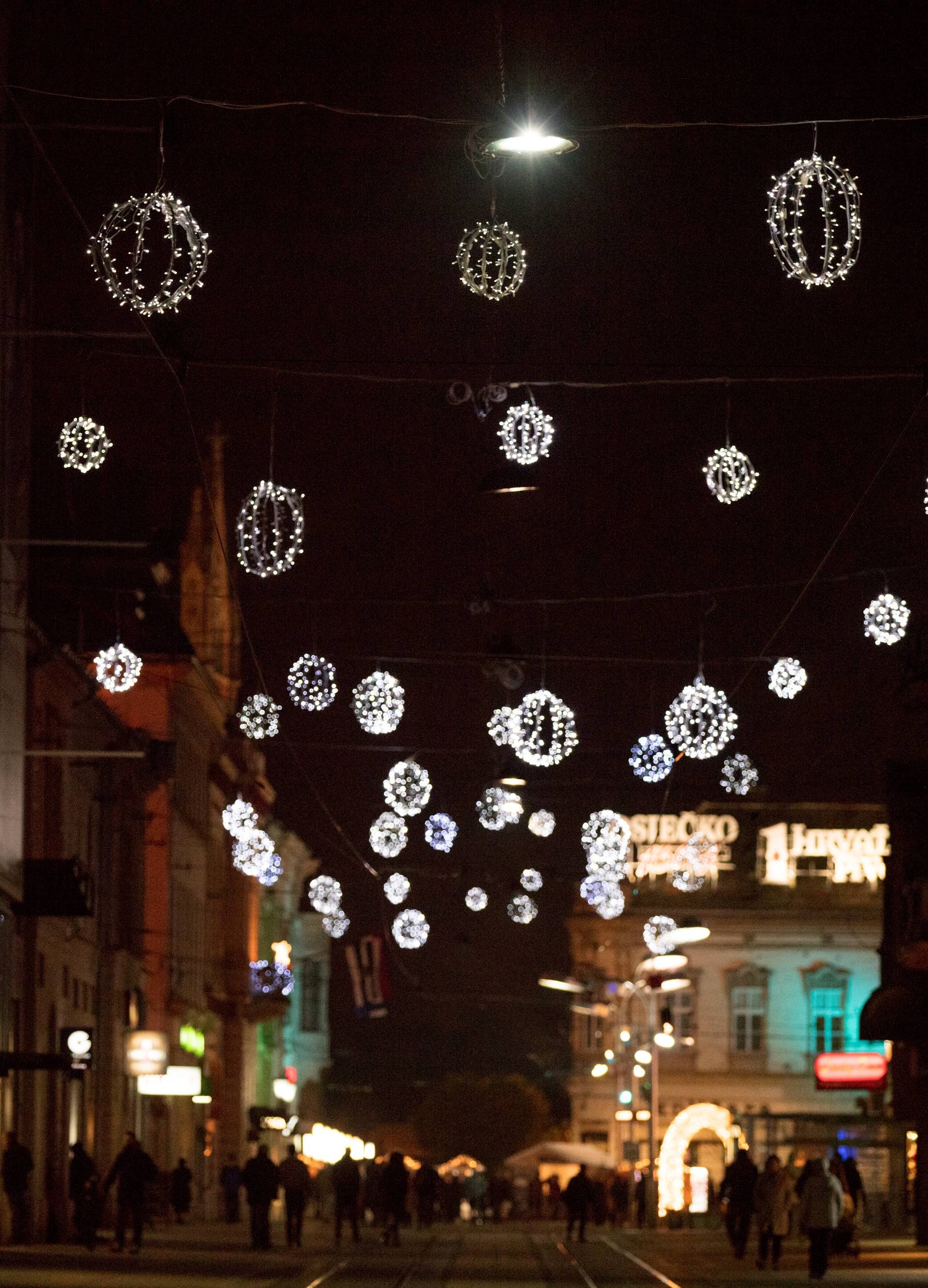 Bilo kuda, Advent svuda: Evo kako izgledaju hrvatski gradovi