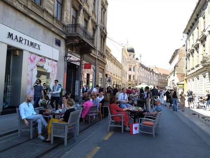 Q'art oživio potresom ranjenu Ilicu: Prošetajte danas centrom i  popijte kavu na tračnicama!