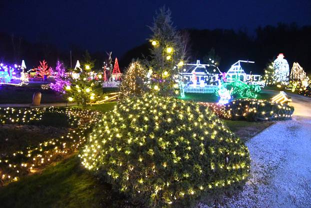 Magično Božićno blagdansko imanje obitelji Salaj zabljesnulo je u punom sajaju