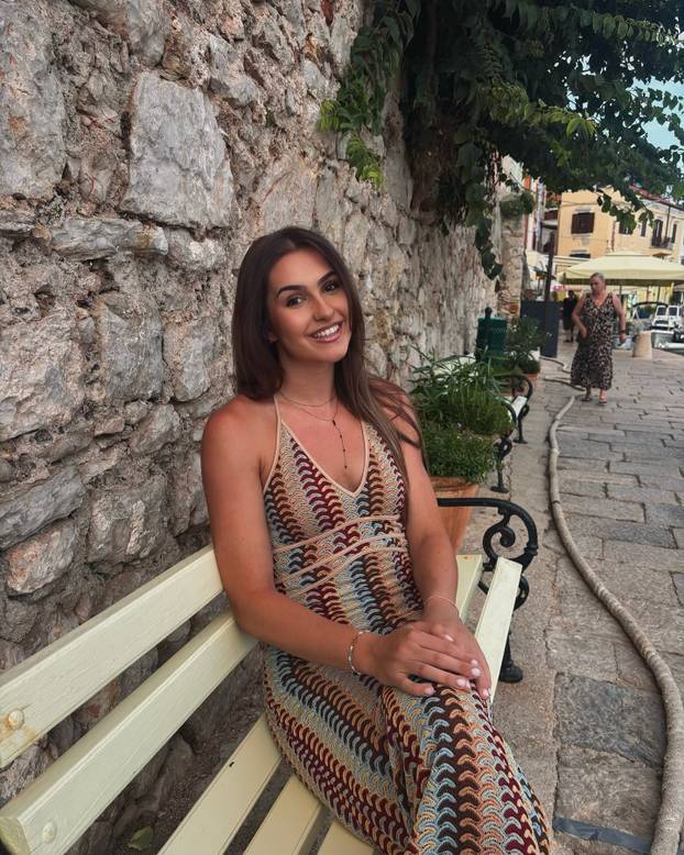 FOTO Francuska Hrvatica mami poglede svih navijača. Evo tko je mlada rukometašica Mia