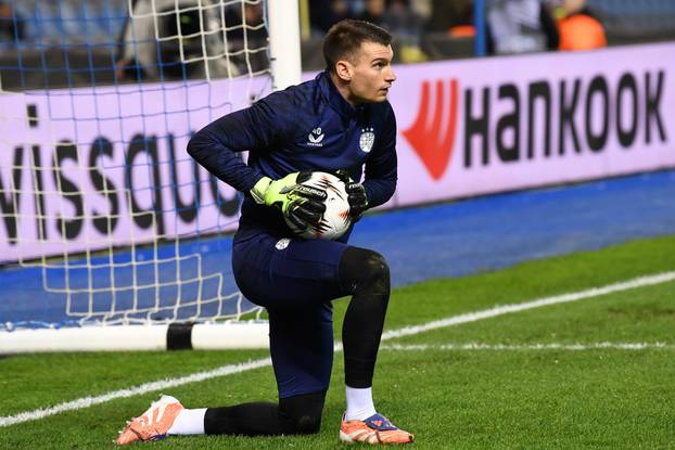 Zagrijavanje nogometaša uoči uzvratne utakmice Genka i Dinama u doigravanju za osminu finala Europske lige