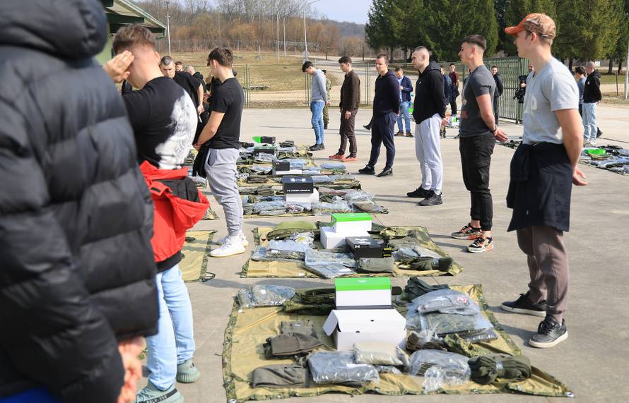 Ministar Anušić i general Kundid na prvom danu TVO-a na Slunju