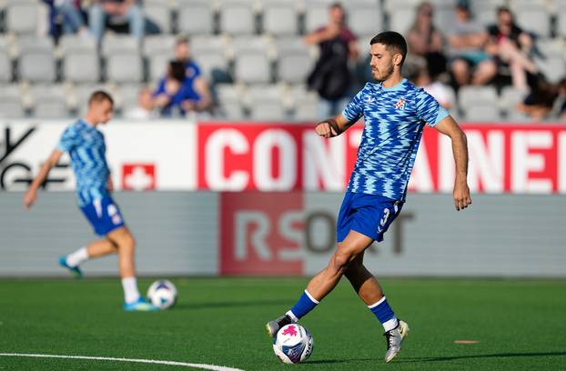 Thun: Zagrijavanje igrača prije početka utakmice FC Thun - GNK Dinamo