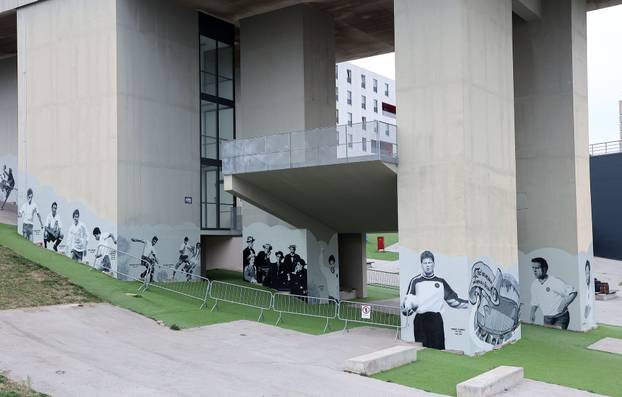 Split: Ususret 114. rođendanU Hajduka na zgradi Sveučilišta naslikani su murali nogometaša