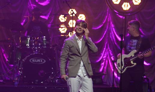 VIDEO Naš mladi glazbenik Jakov Jozinović rasplakao se u prepunoj dvorani u Beogradu