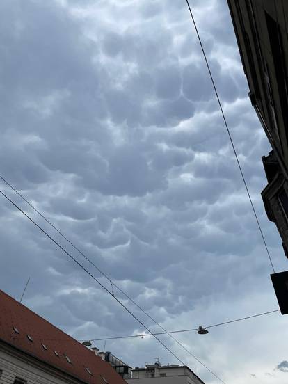 Ovo su oblaci koji su u Hrvatsku jučer donijeli kaos i razaranje...