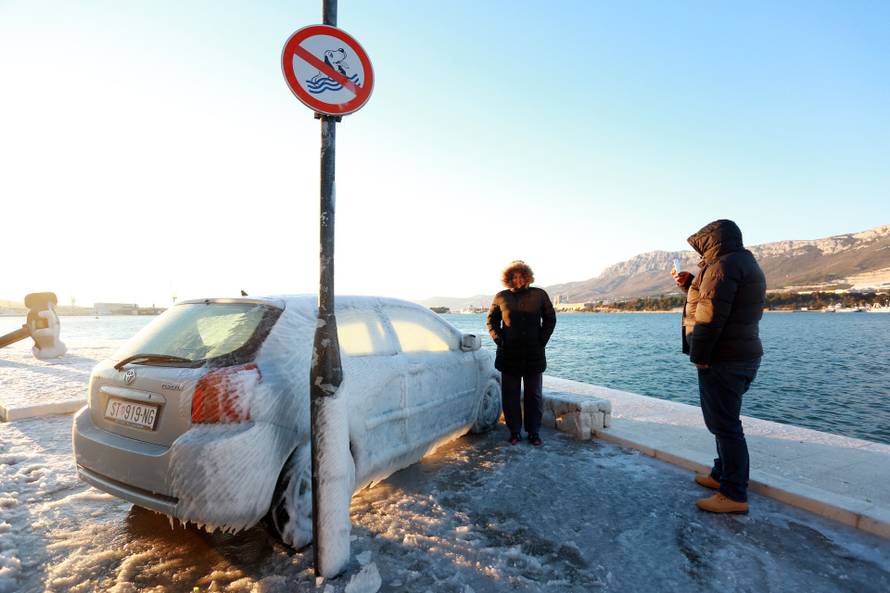 Vranjic: Vlasnik automobila bit ?e iznena?en kada vidi svoj automobil potpuno okovan ledom