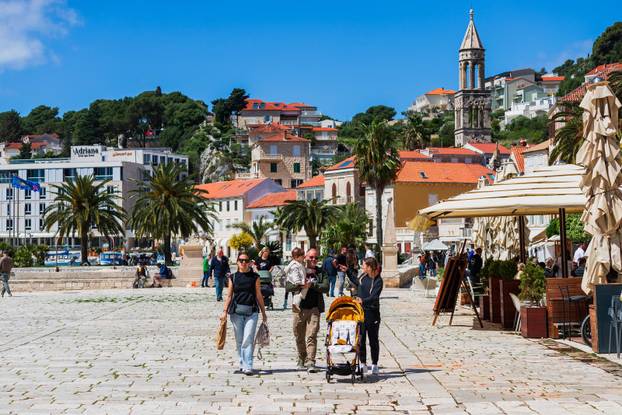 Sunčan dan na Hvaru 