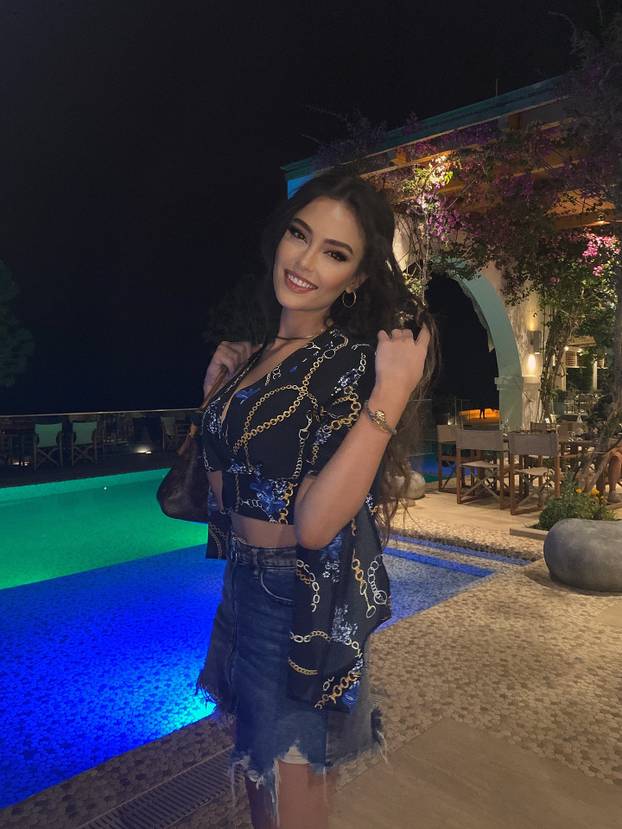 FOTO Pogledajte kako je fatalna Albanka proslavila pobjedu nad Srbijom. Neki su joj zamjerili