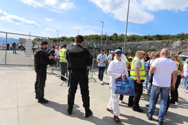 Rijeka: Navijači se okupljaju uoči utakmice Rijeka - Belupo