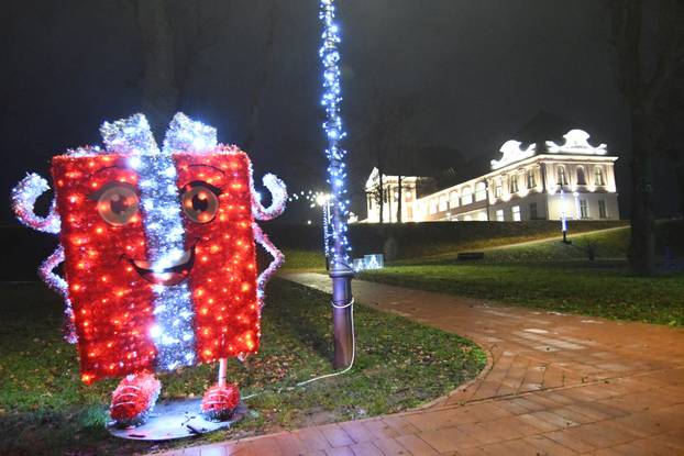 Virovitica: Središte grada sjaji  u blagdanskom ozračju jer traje manifestacija Advent u Virovitici