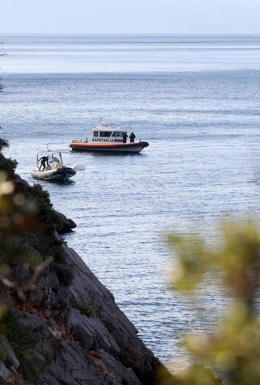 Izvlačenje auta iz mora kod Senja, u slijetanju poginulo četvero stranih državljana