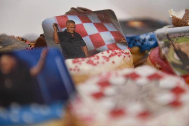 Zagreb: U prvom donut baru Crofna prodaju se krafne s Thompsonovim likom