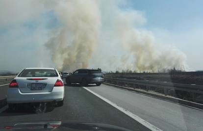 Kaos na A1: Požari otežavaju promet u blizini Svetog Roka