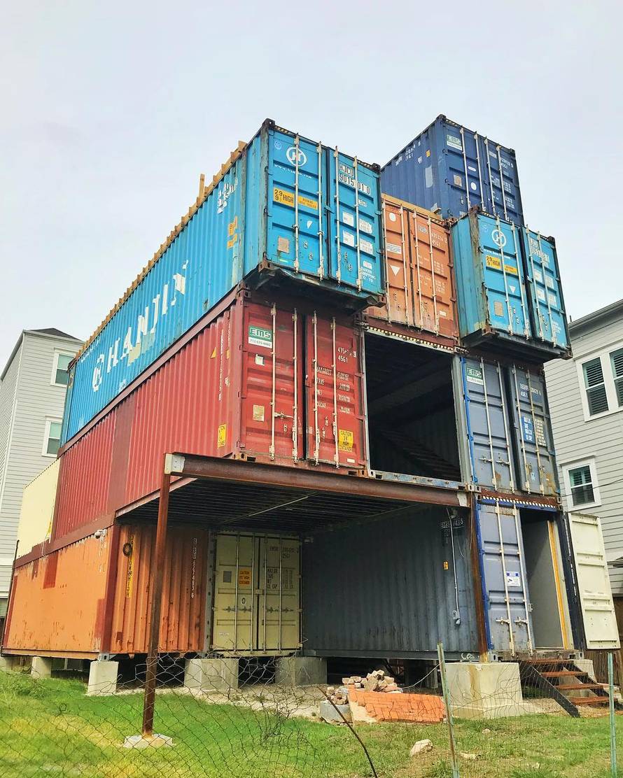 Od 11 kontejnera napravio sebi kuću na kojoj mu sad svi zavide