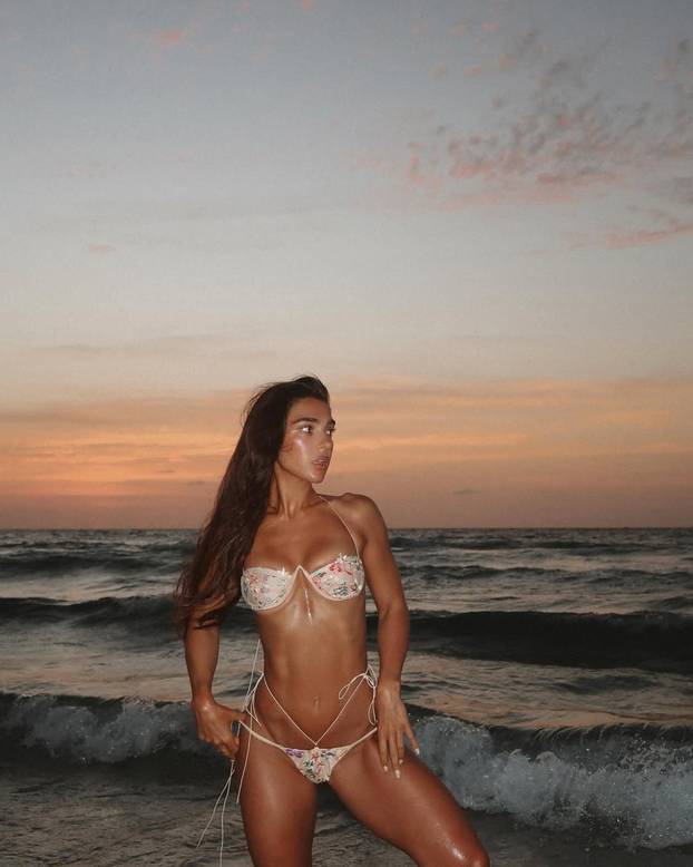 Prvi dekolte Filmskog festivala u Veneciji: Evo tko je zanosna crnka koja je prošetala tepihom