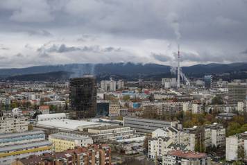 Zagreb: Pogled na izgoreni Vjesnikov neboder 