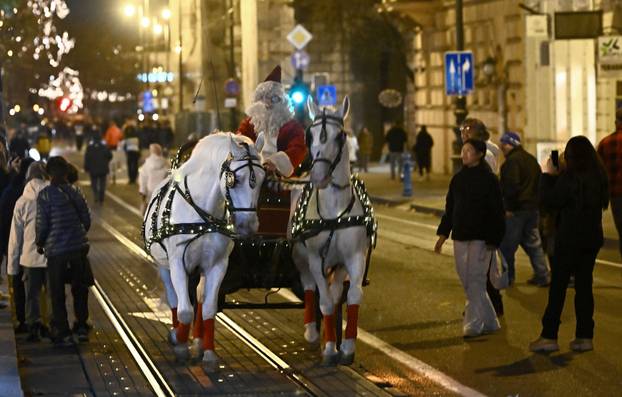 Vožnja kočijom Djeda Božićnjaka  zagrebačkim ulicama