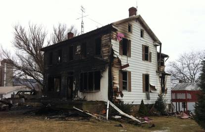 SAD: Sedmero djece poginulo je u požaru na obiteljskoj farmi
