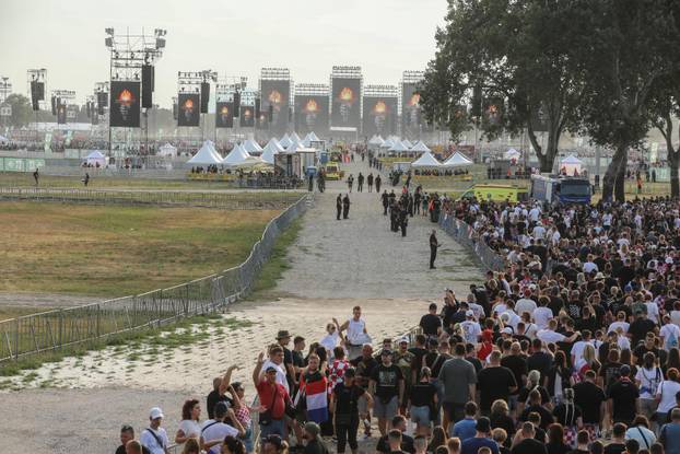 Zagreb: Stvaraju se ogromne gužve na samom ulazu na koncert Thompsoona