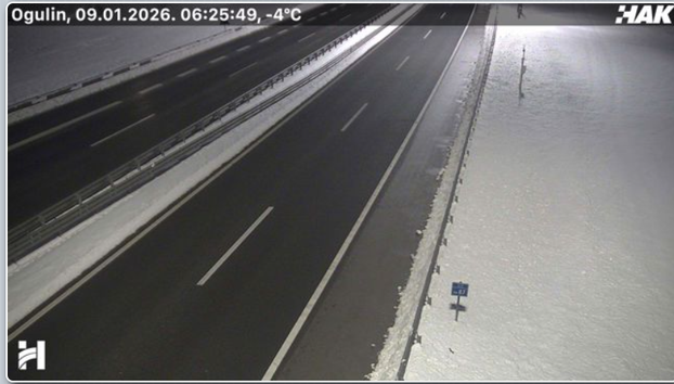 FOTO Snijeg, led i debeli minusi: Pogledajte stanje na cestama, u Lici i Dalmaciji pada snijeg