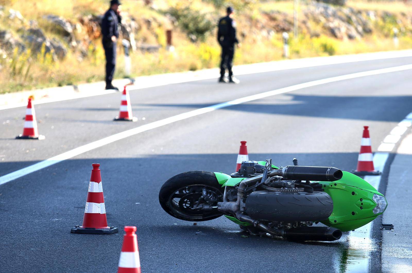 TeÅ¡ka nesreÄa kod Å ibenika, u sudaru automobila i motocikla smrtno stradao motociklist