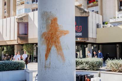 FOTO Vandali su bojom išarali spomenik HOS-a u Splitu