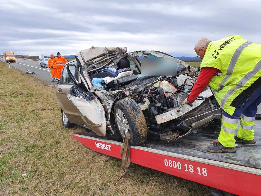 Teška nesreća na A3: Autom udario u vojni kamion i poginuo