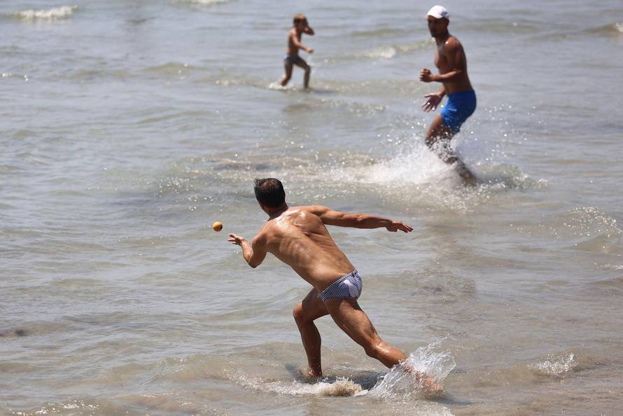 Split: 34 stupnja Celzijevih mnoge su Splićane natjerali na plaže