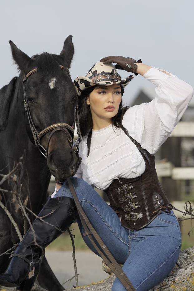 FOTO Pet ambicioznih Slavonki traži 'Gospodina Savršenog'