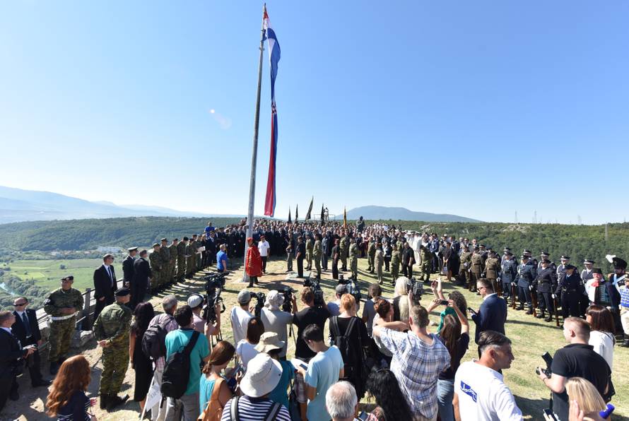 Proslava u Kninu:  Blokirali ulicu i pjevali ustaške pjesme
