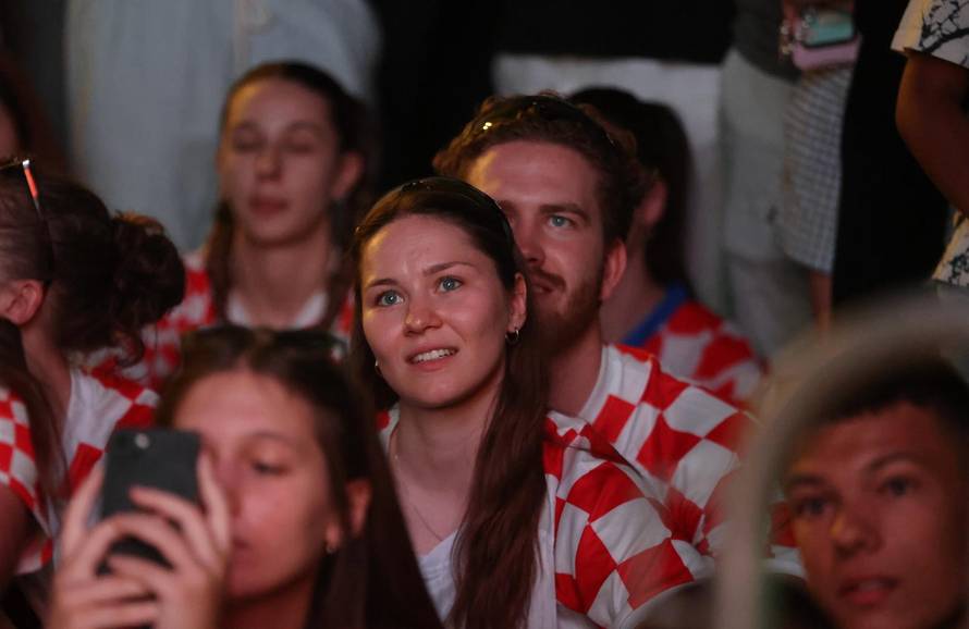Split: Navijačka atmosfera i praćenje utakmice između Hrvatske i Engleske na Zvončacu