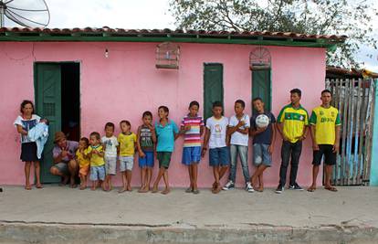 Silno žele kćer, ali nikako im ne ide: Brazilski par ima 13 sinova