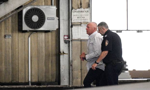 Zagreb: Policija dovodi Hrvoja Petrača u prostorije USKOK-a