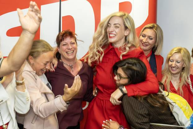 Pula: Proslava u stožeru Sanje Radolović i Peđe Grbina