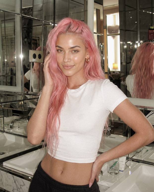 FOTO Fitness influencerica ružičaste kose živi savršen život - ali ona nije ono što mislite...