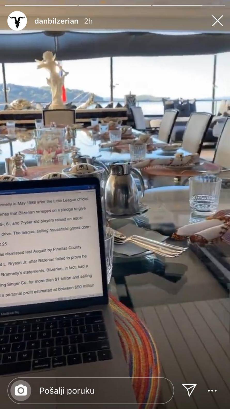 Brod pohote: Milijunaš snima svoje gole cure i časti ih jelom