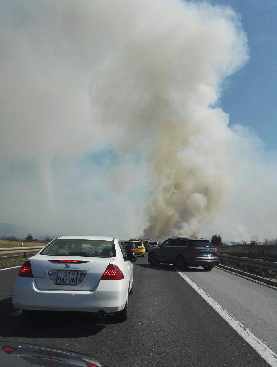 Kaos na A1: Požari otežavaju promet u blizini Svetog Roka