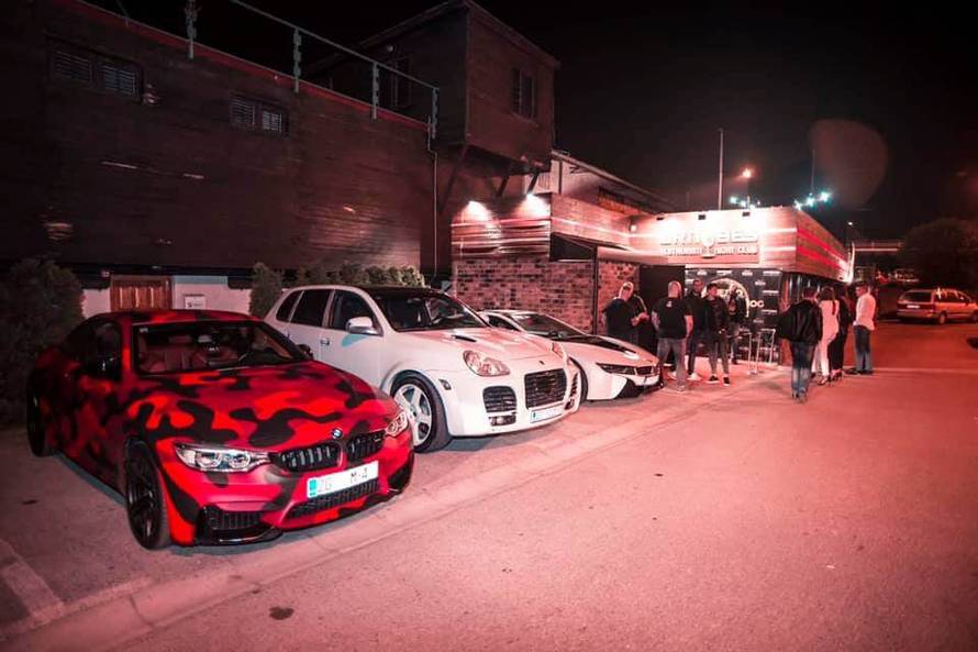 'Krenuli smo s tamburašima i klapom, ali svi su željni cajki'