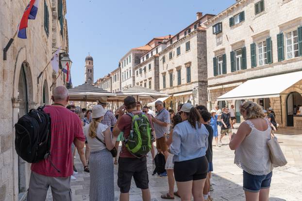 Dubrovnik:  Pune plaže i turističke gužve u gradu