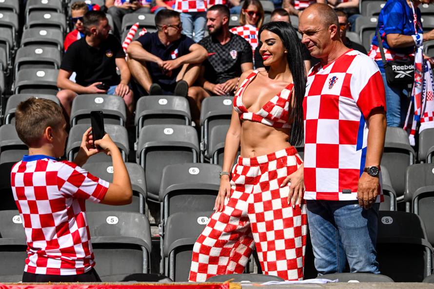 Berlin: Ivana Knoll na tribinama uoči utakmice između Španjolske i Hrvatske na Europskom prvenstvu