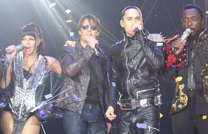 T. Cruise zapjevao s Black Eyed Peasima u Londonu 