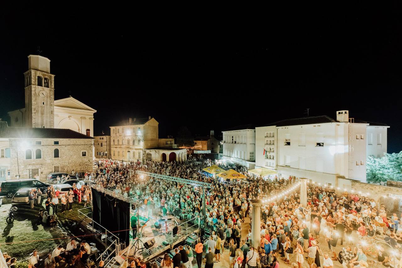 Cijela je Vižinada mirisala po tradicionalnim kolačima koji se brižno čuvaju od zaborava