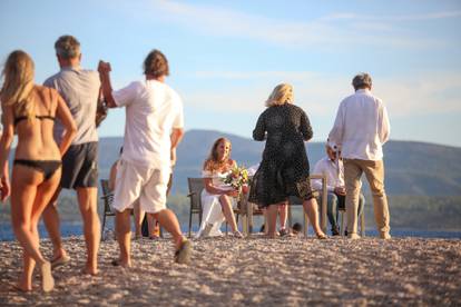 Bol: Par iz Njemačke odlučio se vjenčati na plaži Zlatni rat