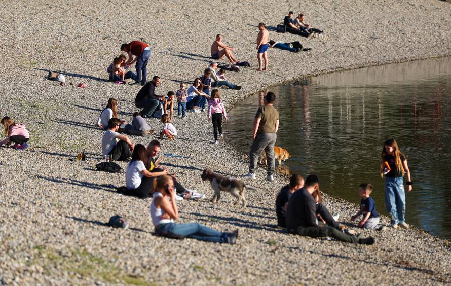Zagreb: Na Uskrs Jarun privukao veliki broj građana
