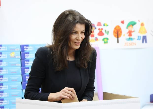 Šibenik: Josipa PlesliÆ pristupila je glasanju za gradonaèelnicu Knina.