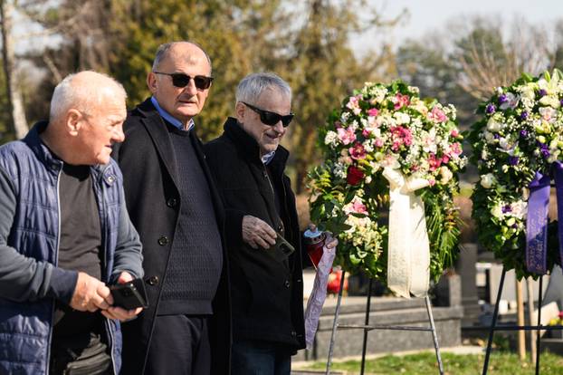 Zagrepčani posjećuju grob Milana Bandića na petu obljetnicu smrti 